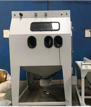 無錫迪砂非標(biāo)定制三工位推車轉(zhuǎn)盤加壓式噴砂機(jī)！省時省力!操作簡單